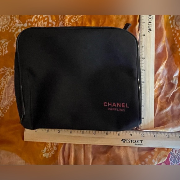 Red and black Chanel cosmetic bag. In excellent used condition w no noted flaws. - Picture 2 of 7